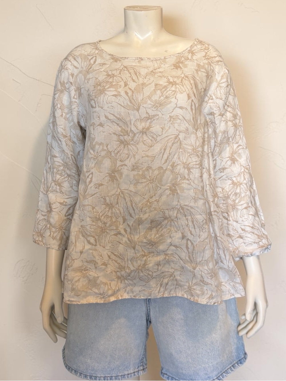 Cut Loose 3/4 Floral Print 100% Linen Blouse in Beige Size Small Relaxed Casual